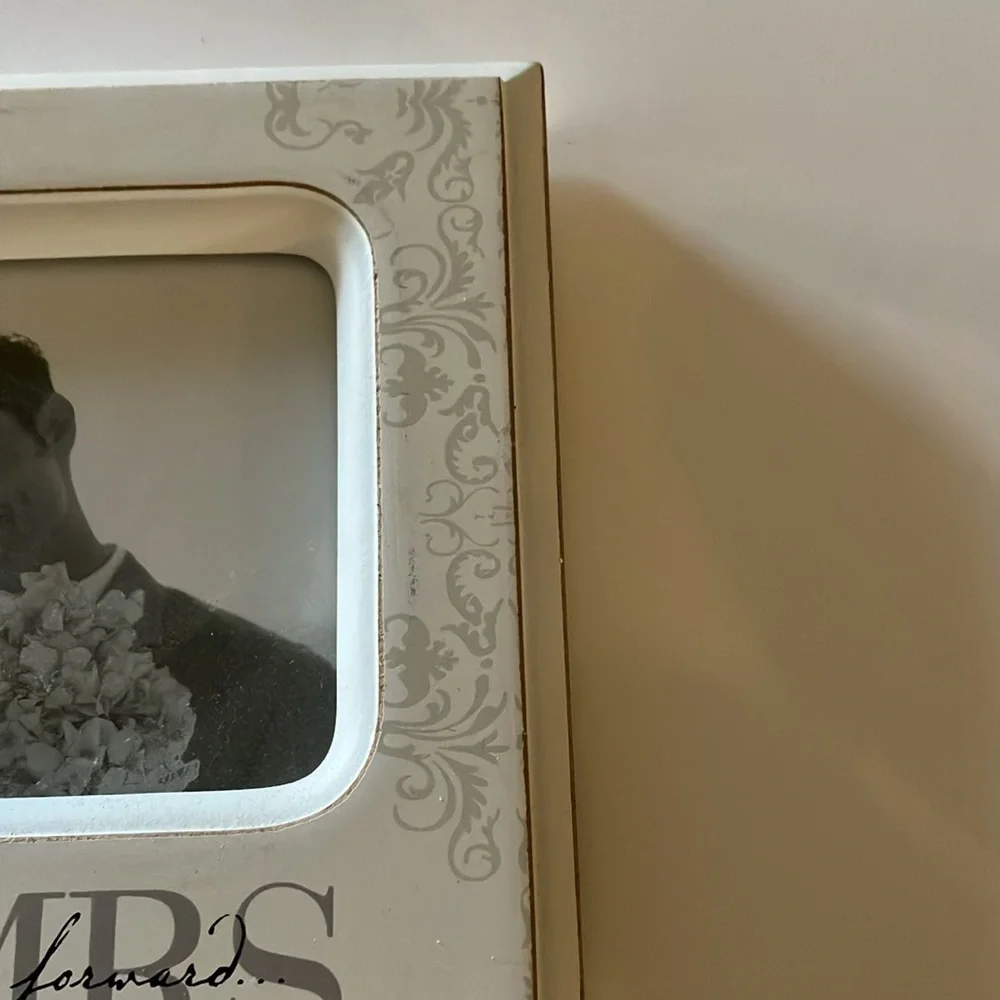 Wedding Photo Frame “Mr & Mrs” Malden International Designs 4” x 6”. Preowned